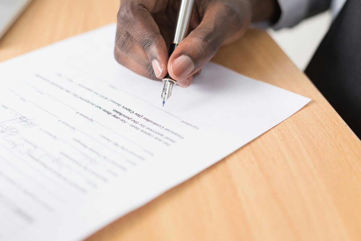 Reducing Information Asymmetry in M&A: How Expert Interviews Improve Deal Decisions