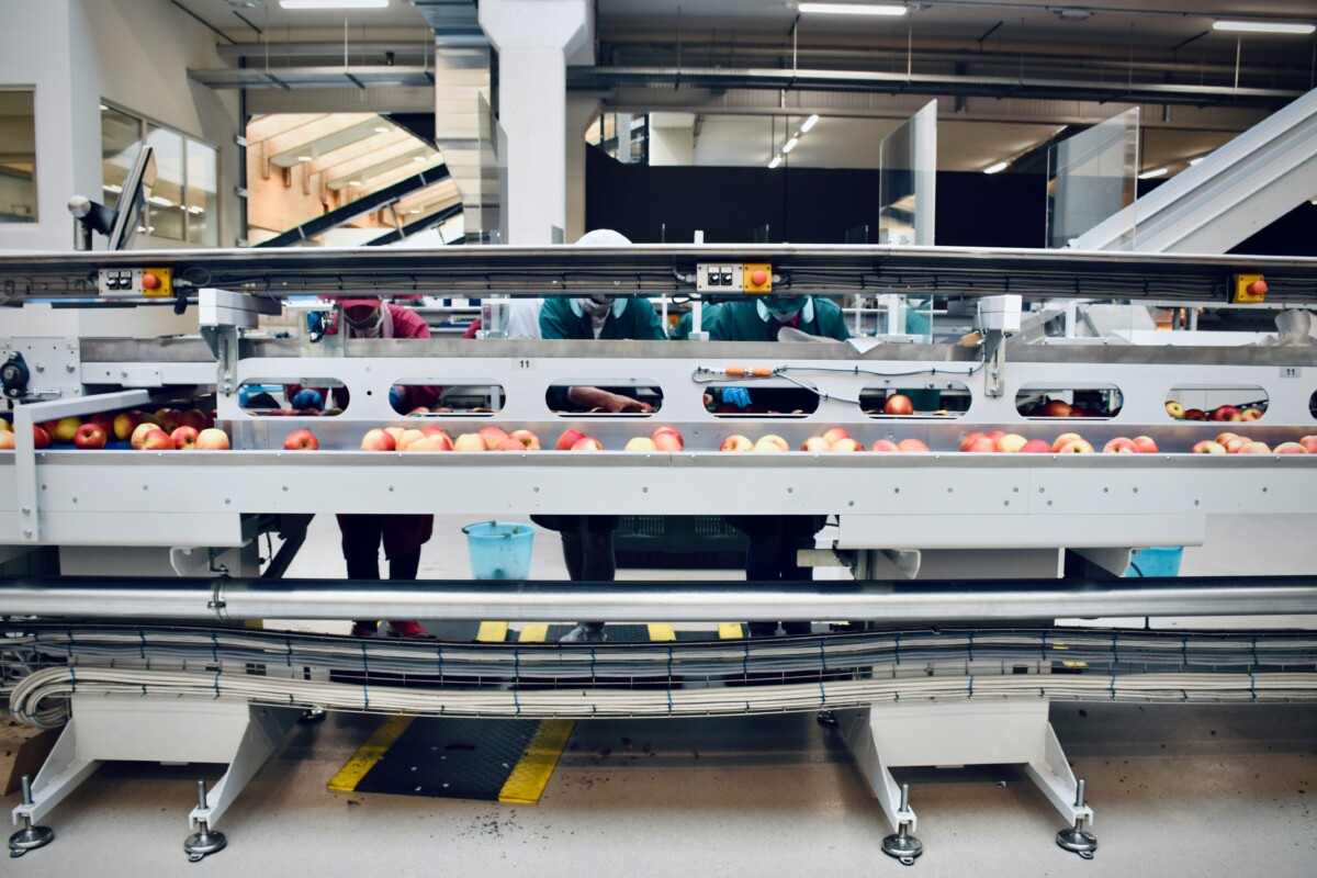 Benchmarking Global Manufacturing Sites with Local Industry Experts