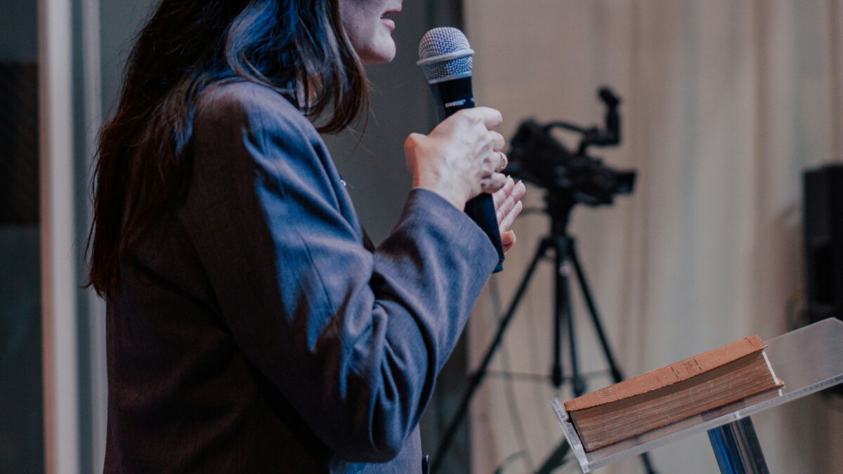How to Find the Right Keynote Speaker for Your Corporate Event